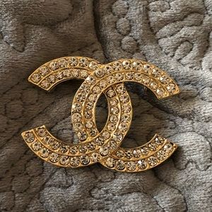 🚫SOLD🚫 Classic Gold Brooch